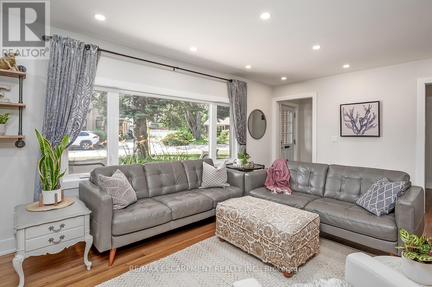 2061 Halton Place, Burlington (Brant), Ontario  L7R 1P8 - Photo 10 - W12464898