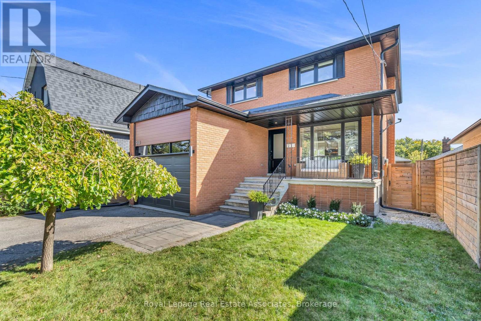 944 TENTH STREET, Mississauga, Ontario