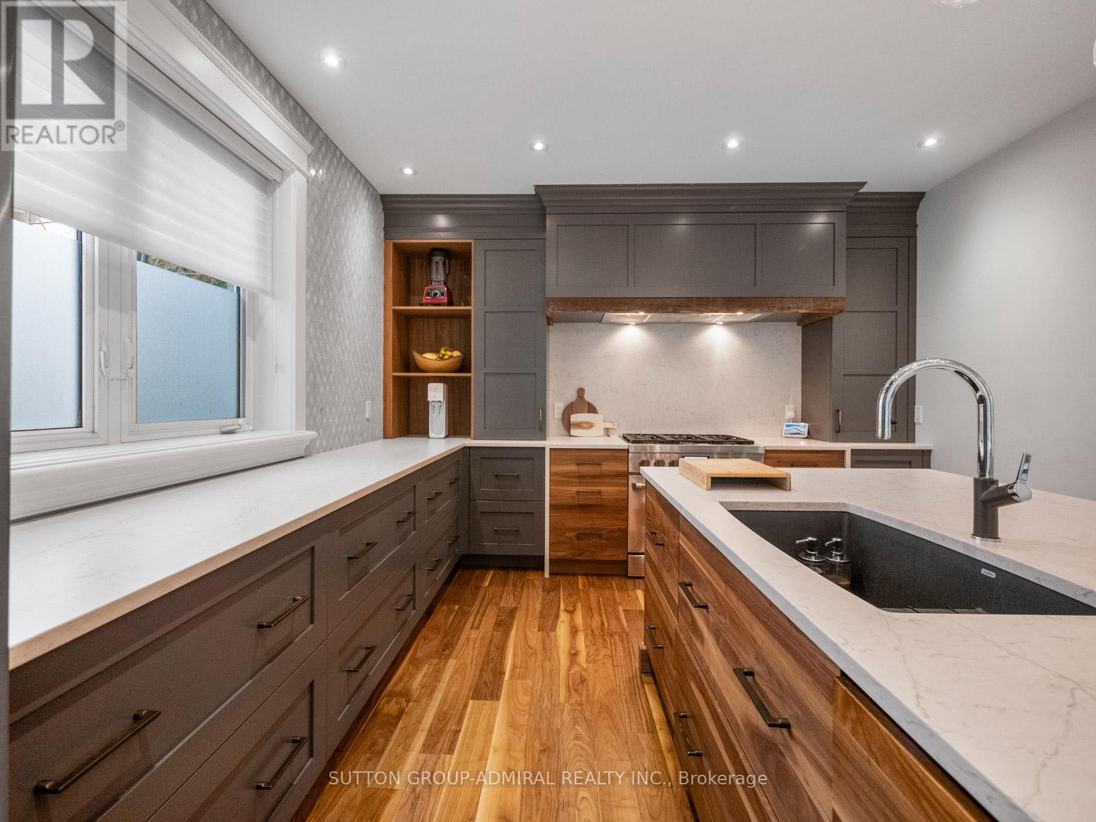 26 Puckeridge Crescent, Toronto (Eringate-Centennial-West Deane), Ontario  M9B 3A2 - Photo 12 - W12464929