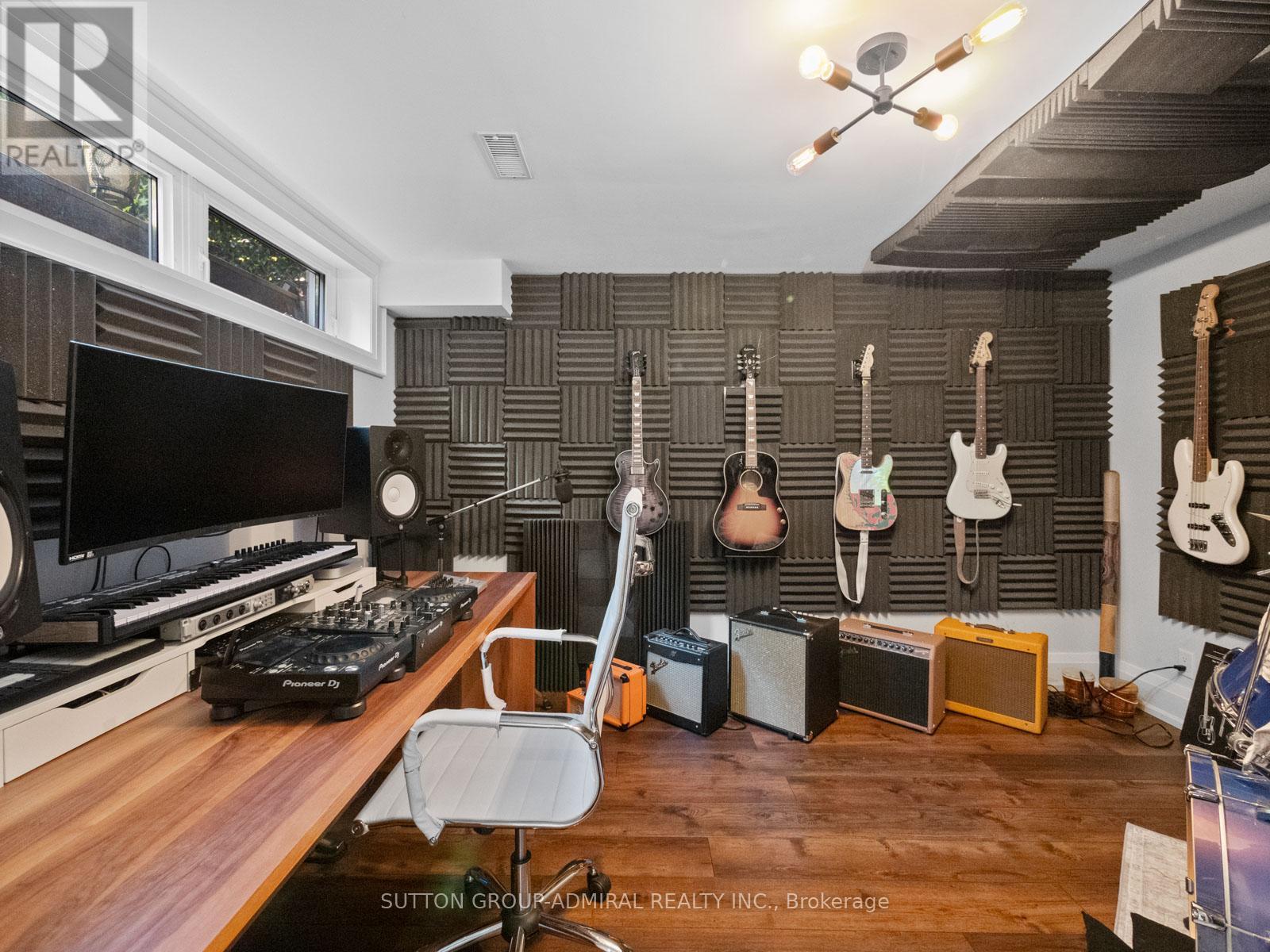 26 Puckeridge Crescent, Toronto (Eringate-Centennial-West Deane), Ontario  M9B 3A2 - Photo 36 - W12464929
