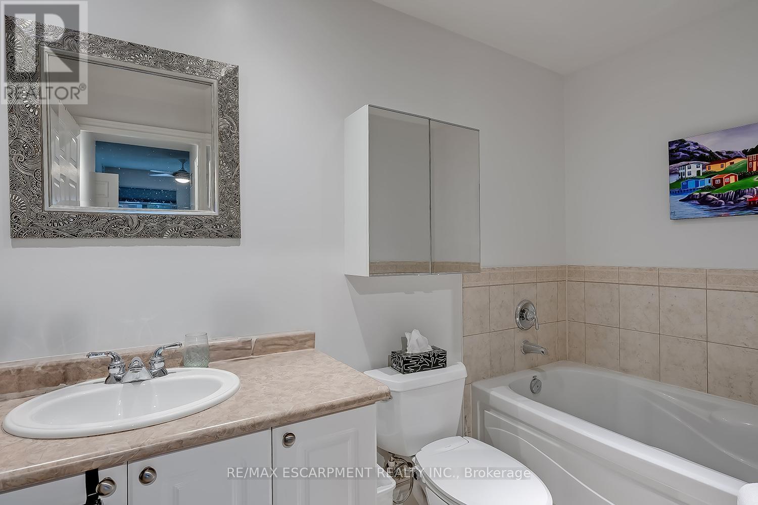 210 - 399 Elizabeth Street, Burlington, Ontario  L7R 0A4 - Photo 22 - W12464944