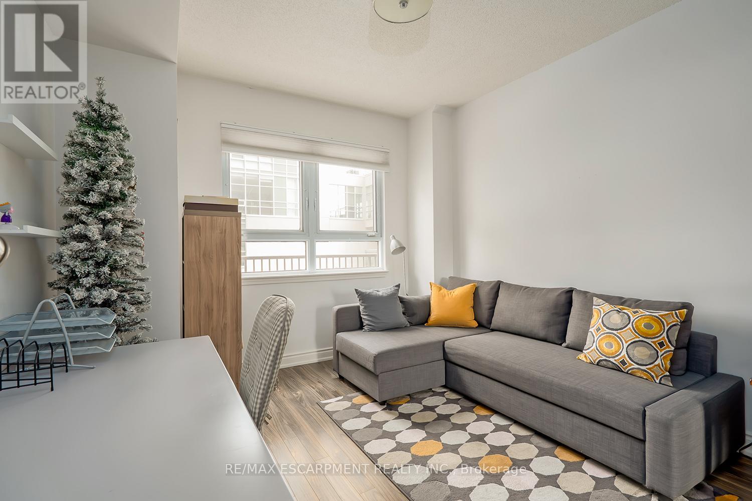 210 - 399 Elizabeth Street, Burlington, Ontario  L7R 0A4 - Photo 29 - W12464944