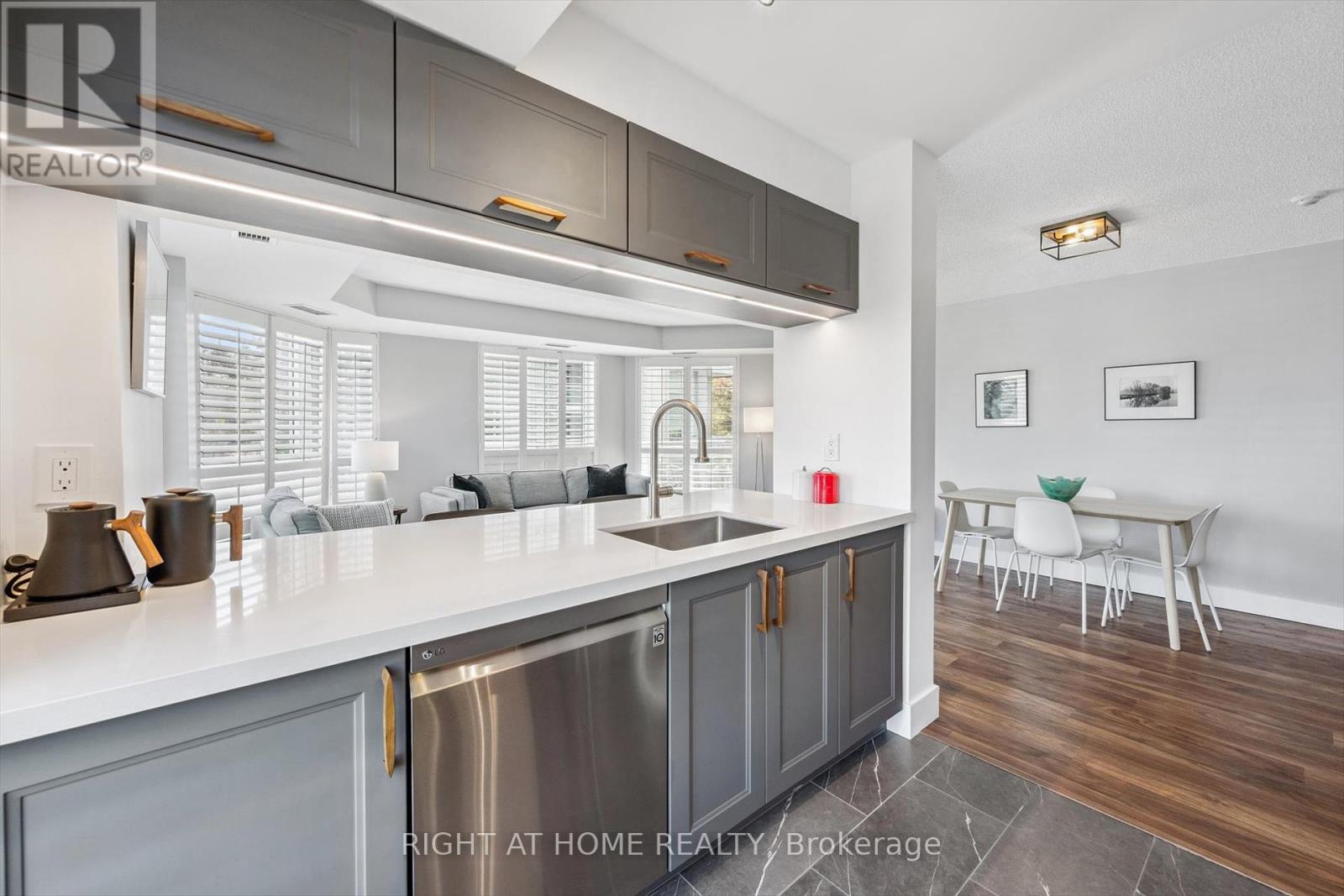 304 - 190 Manitoba Street, Toronto (Mimico), Ontario  M8Y 3Y8 - Photo 10 - W12464948
