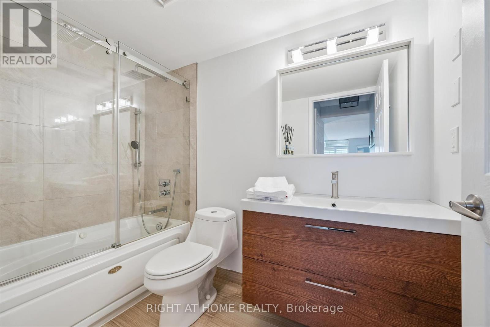 304 - 190 Manitoba Street, Toronto (Mimico), Ontario  M8Y 3Y8 - Photo 21 - W12464948