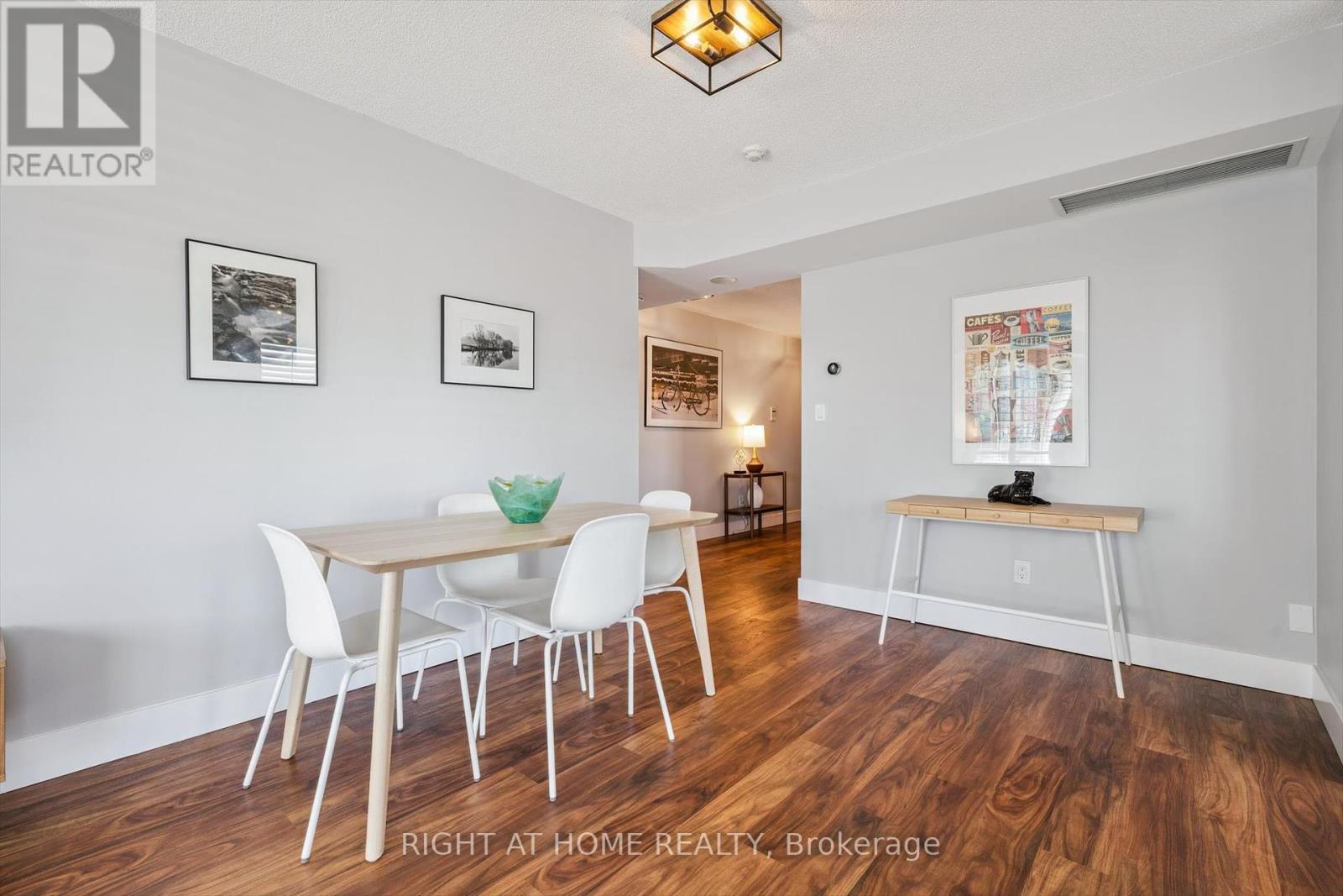 304 - 190 Manitoba Street, Toronto (Mimico), Ontario  M8Y 3Y8 - Photo 3 - W12464948