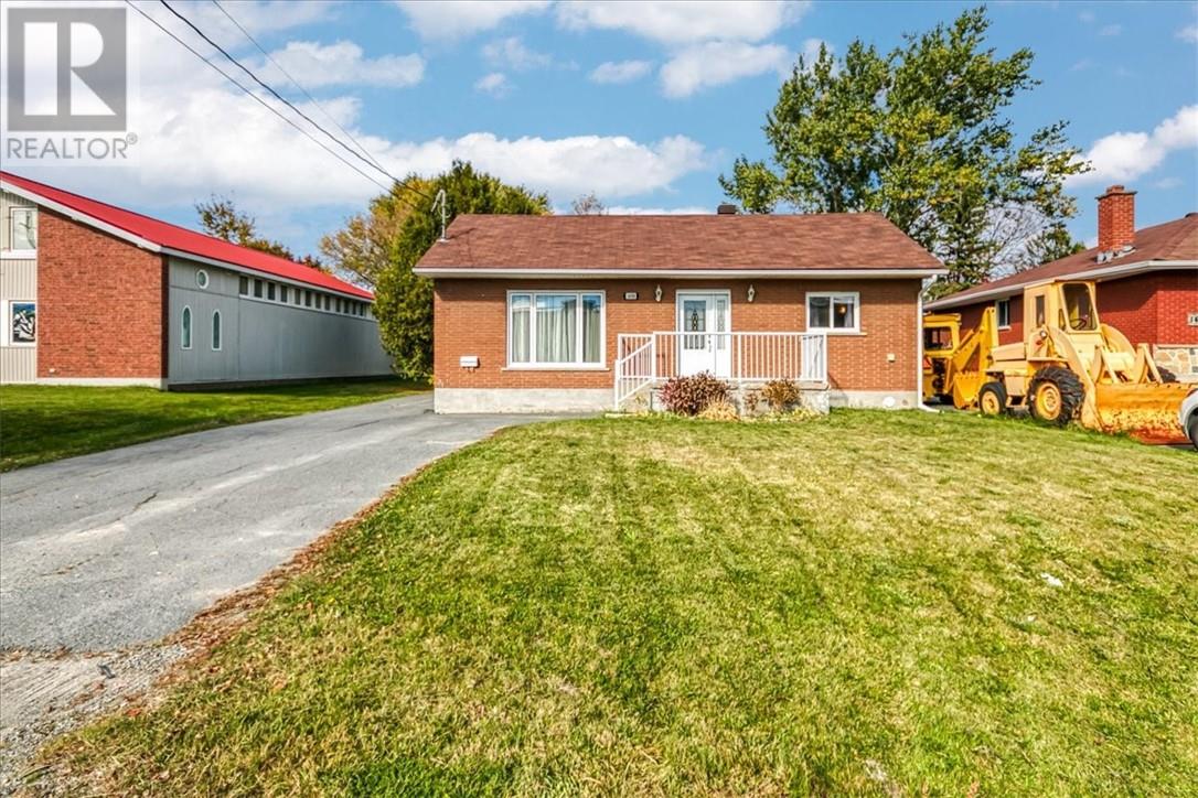 1488 Sparks, Sudbury, Ontario  P3A 2E1 - Photo 2 - 2125215