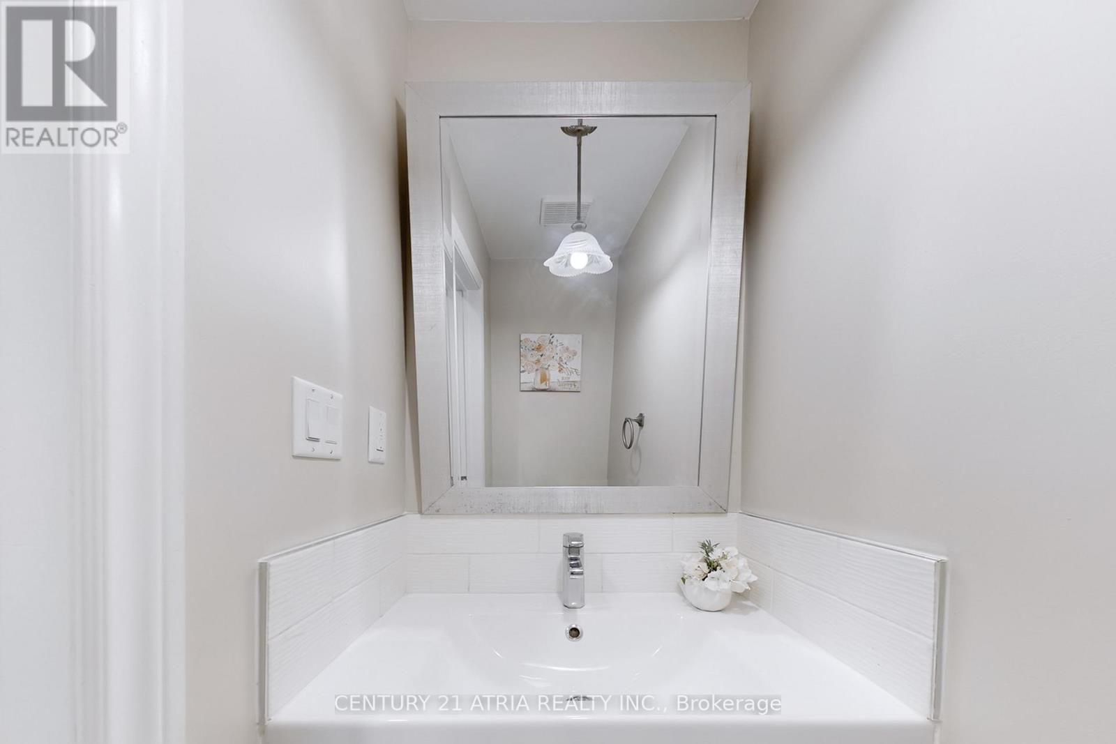 60 Steepleview Crescent, Richmond Hill, Ontario  L4C 9R3 - Photo 18 - N12464972