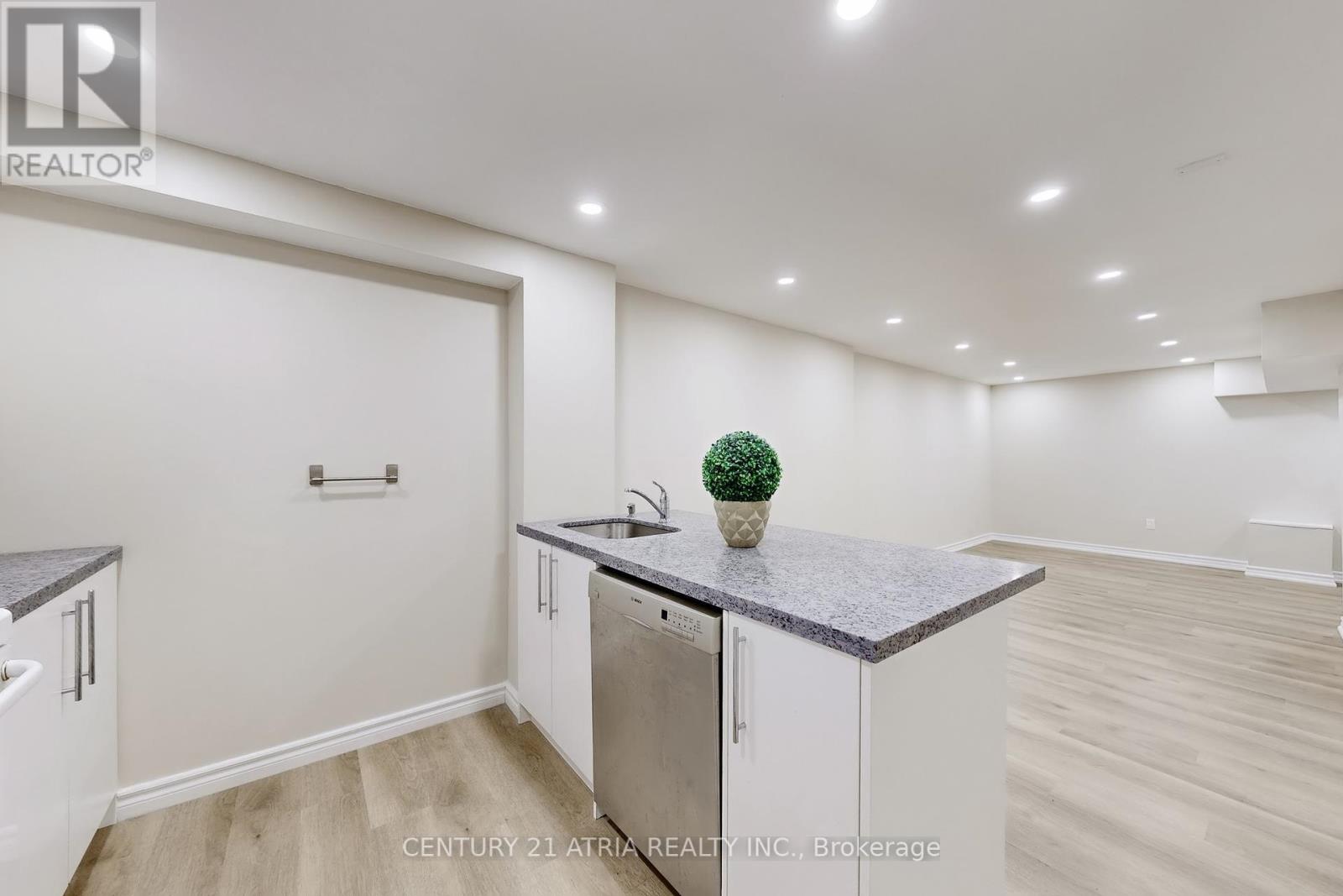 60 Steepleview Crescent, Richmond Hill, Ontario  L4C 9R3 - Photo 37 - N12464972