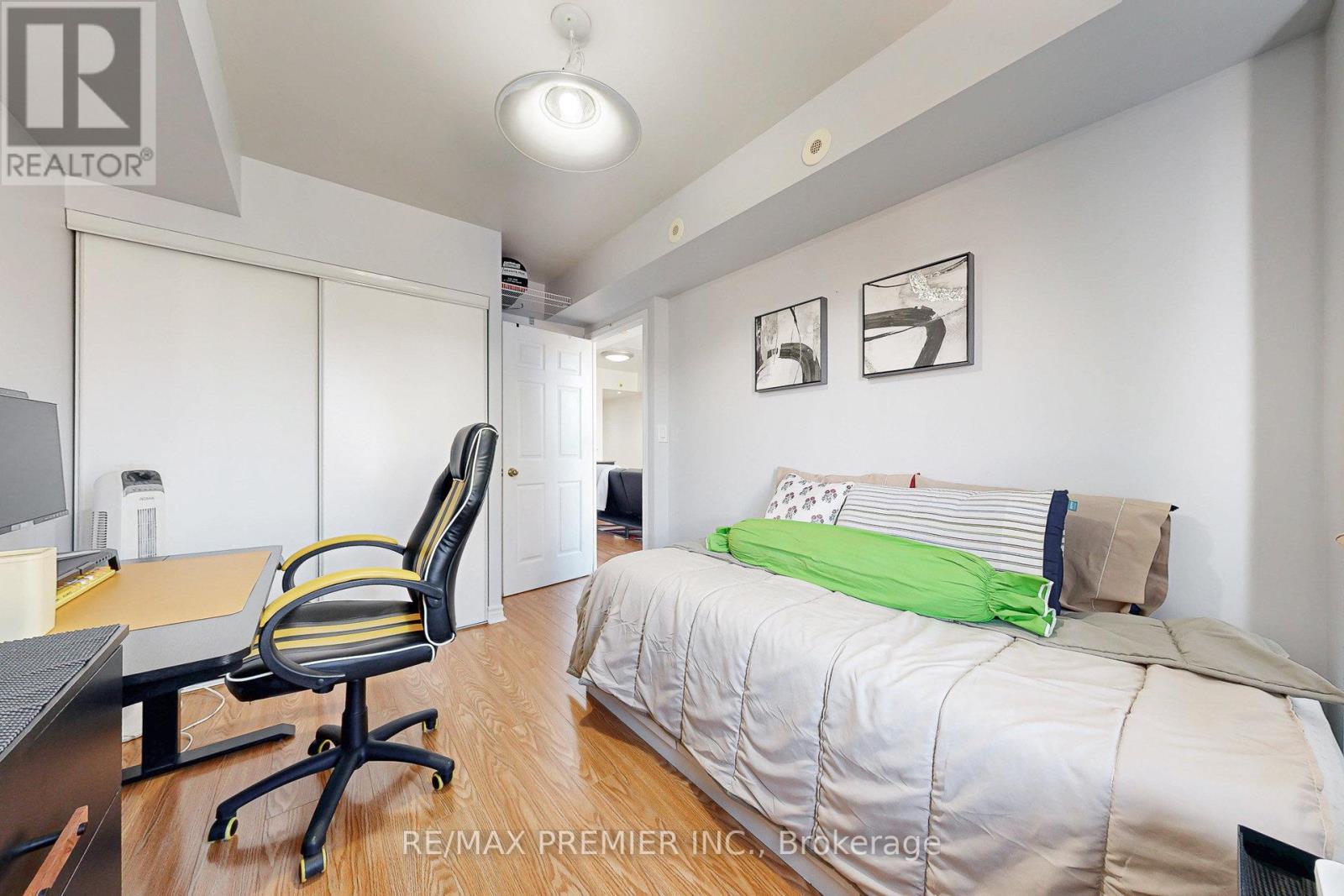 2046 - 3033 Finch Avenue, Toronto, Ontario  M9M 0A3 - Photo 17 - W12456712