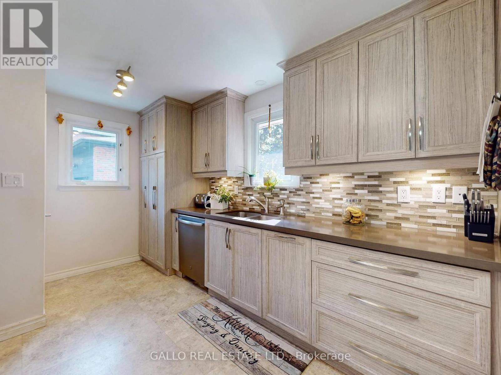 12151 Tenth Line, Whitchurch-Stouffville, Ontario  L4A 6B9 - Photo 8 - N12402067