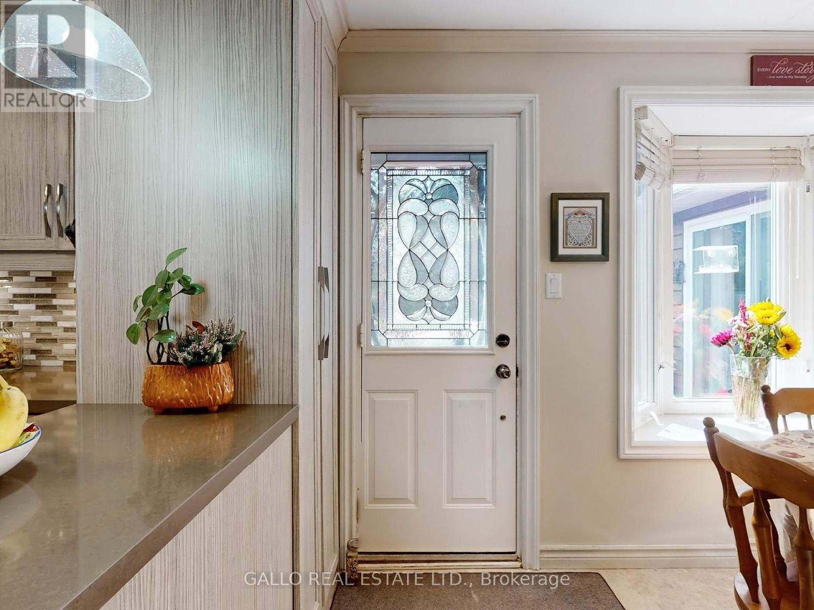 12151 Tenth Line, Whitchurch-Stouffville, Ontario  L4A 6B9 - Photo 5 - N12402067