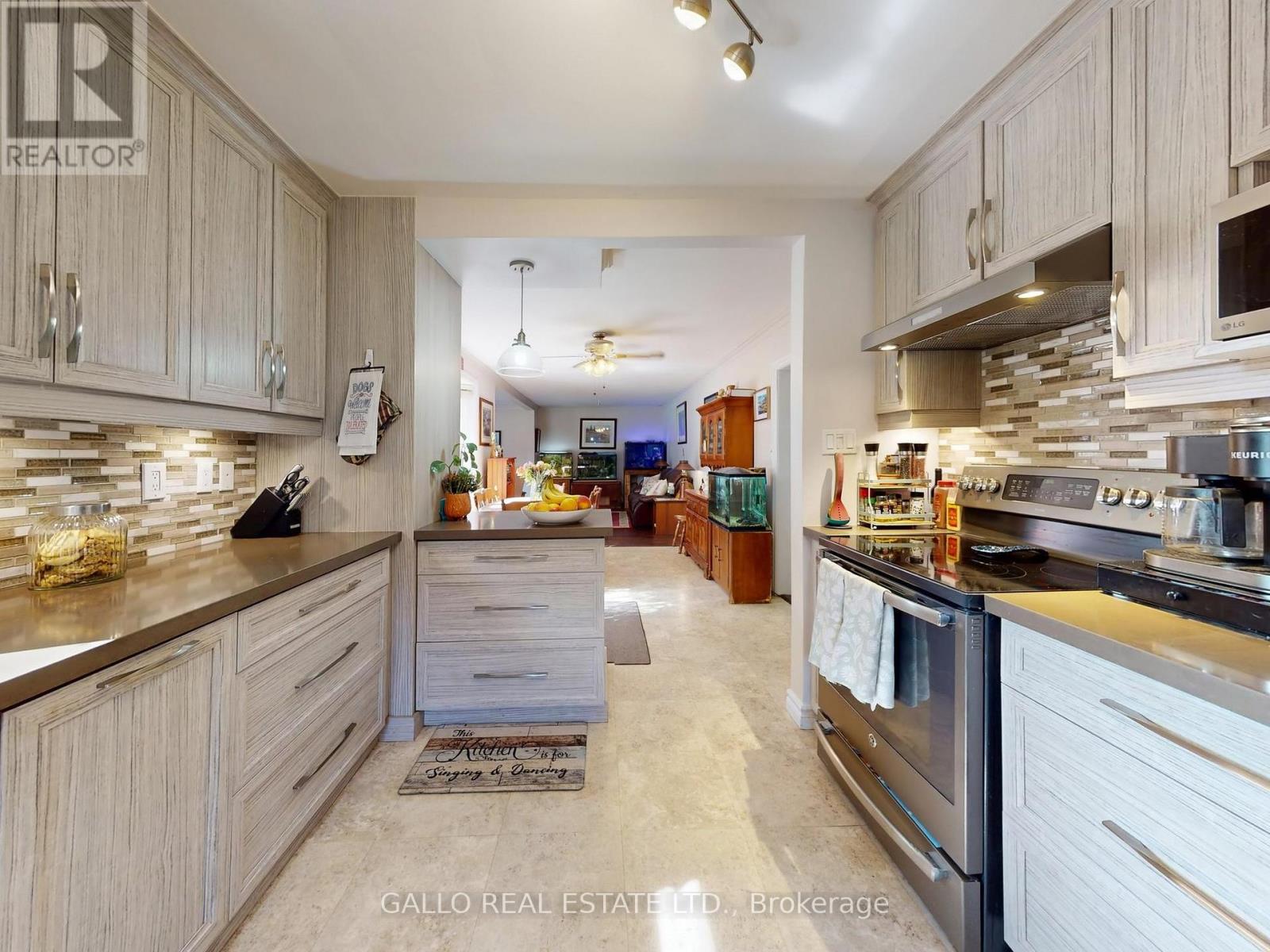 12151 Tenth Line, Whitchurch-Stouffville, Ontario  L4A 6B9 - Photo 7 - N12402067