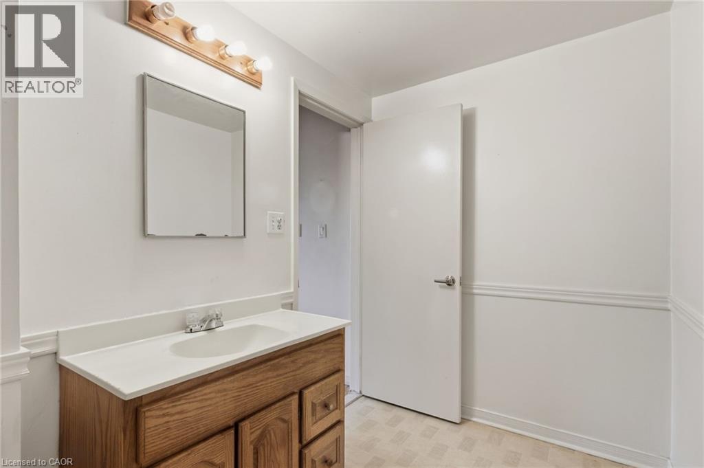 2069 Meadowbrook Road Unit# 10, Burlington, Ontario  L7P 2A3 - Photo 23 - 40779252
