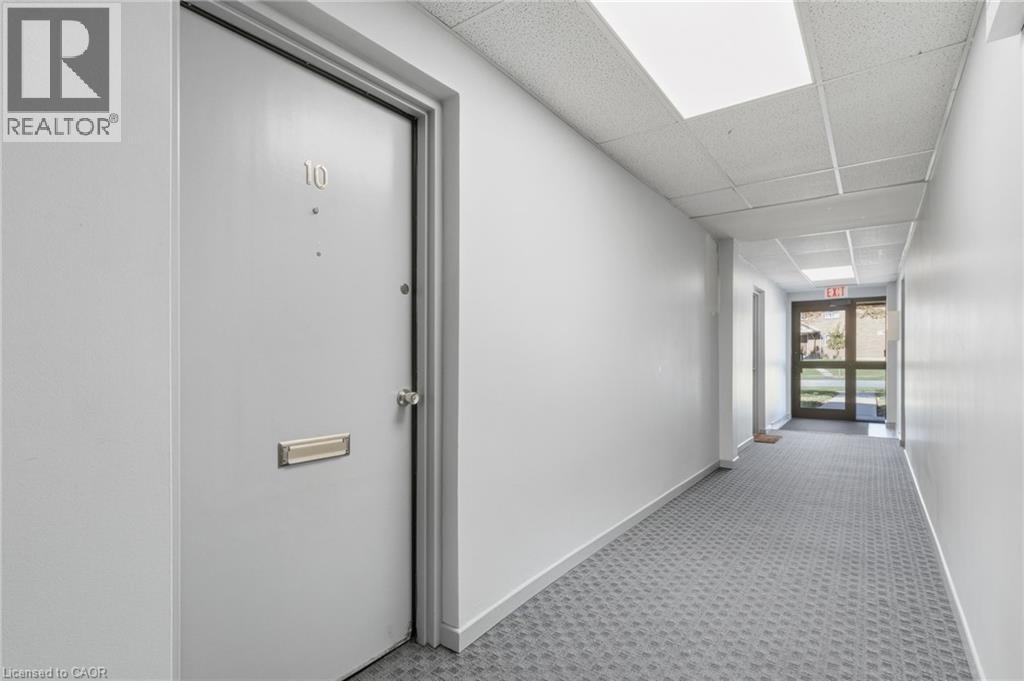 2069 Meadowbrook Road Unit# 10, Burlington, Ontario  L7P 2A3 - Photo 3 - 40779252
