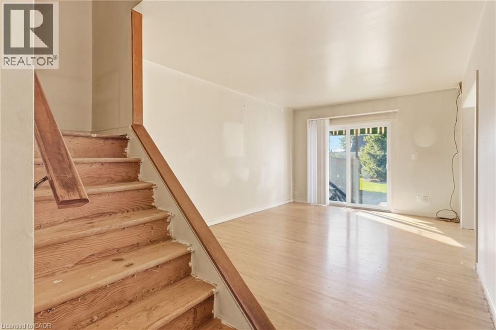 2069 Meadowbrook Road Unit# 10, Burlington, Ontario  L7P 2A3 - Photo 4 - 40779252
