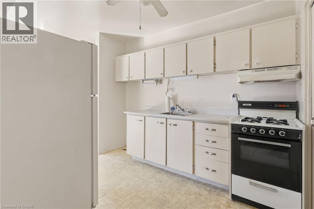 2069 Meadowbrook Road Unit# 10, Burlington, Ontario  L7P 2A3 - Photo 5 - 40779252