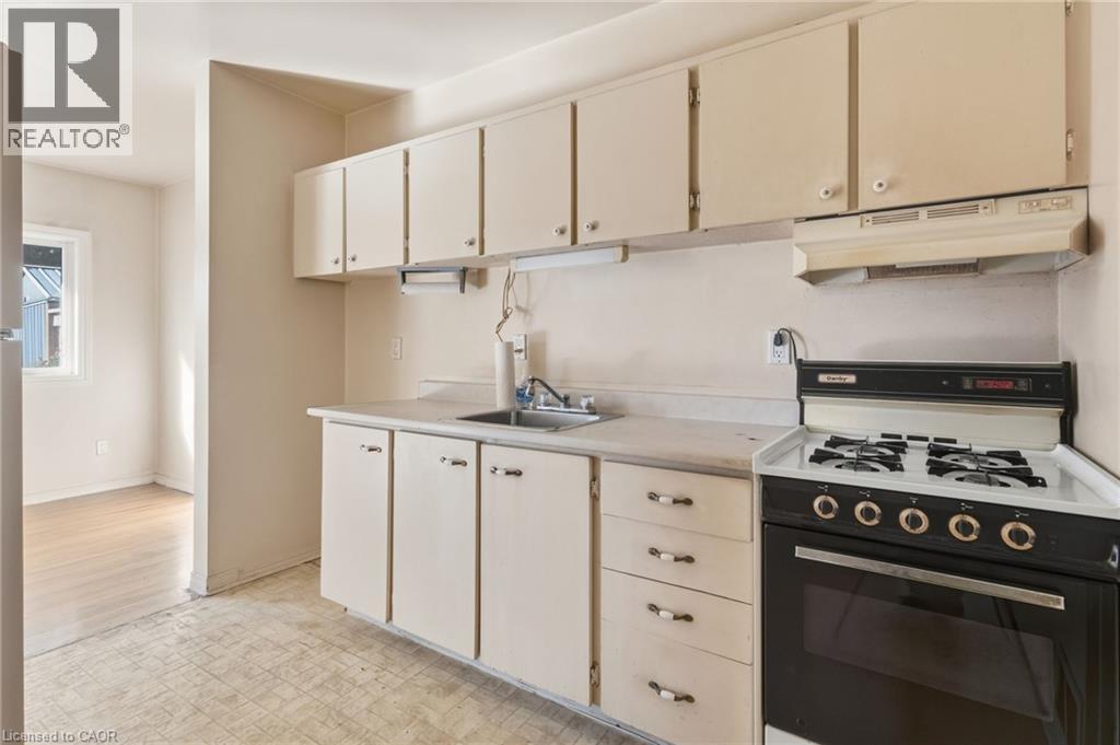 2069 Meadowbrook Road Unit# 10, Burlington, Ontario  L7P 2A3 - Photo 8 - 40779252