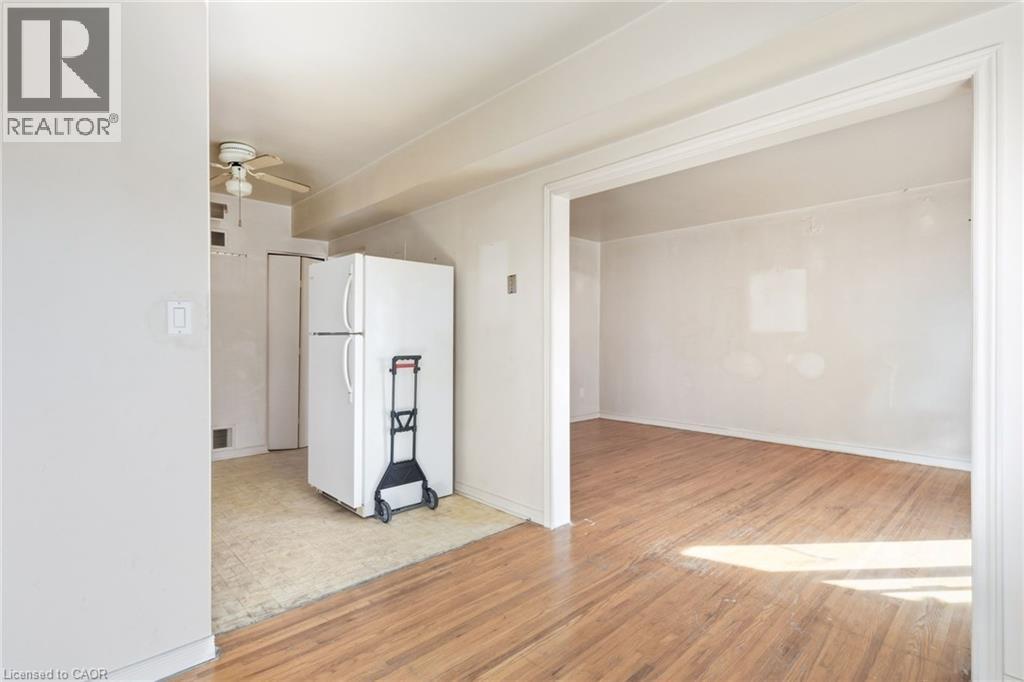 2069 Meadowbrook Road Unit# 10, Burlington, Ontario  L7P 2A3 - Photo 9 - 40779252