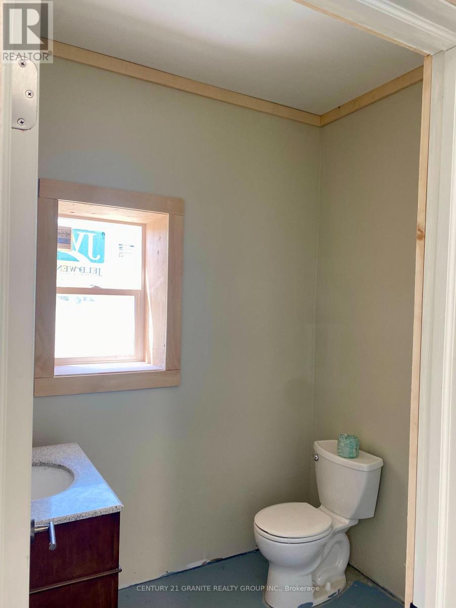 62 Hastings Street N, Bancroft, Ontario K0L 1C0 - Photo 11 - X12465174