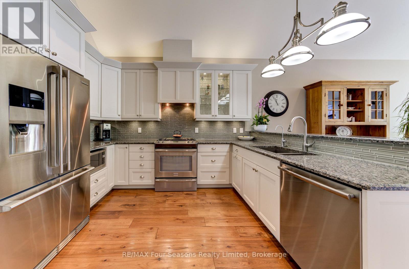 22 - 59 King Street E, Blue Mountains, Ontario  N0H 2P0 - Photo 8 - X12465236