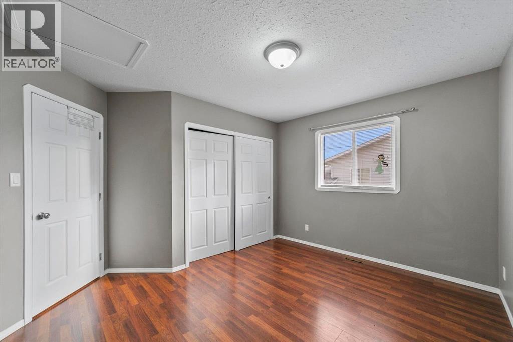 24 Elliott Drive, Camrose, Alberta  T4V 4V6 - Photo 10 - A2263763