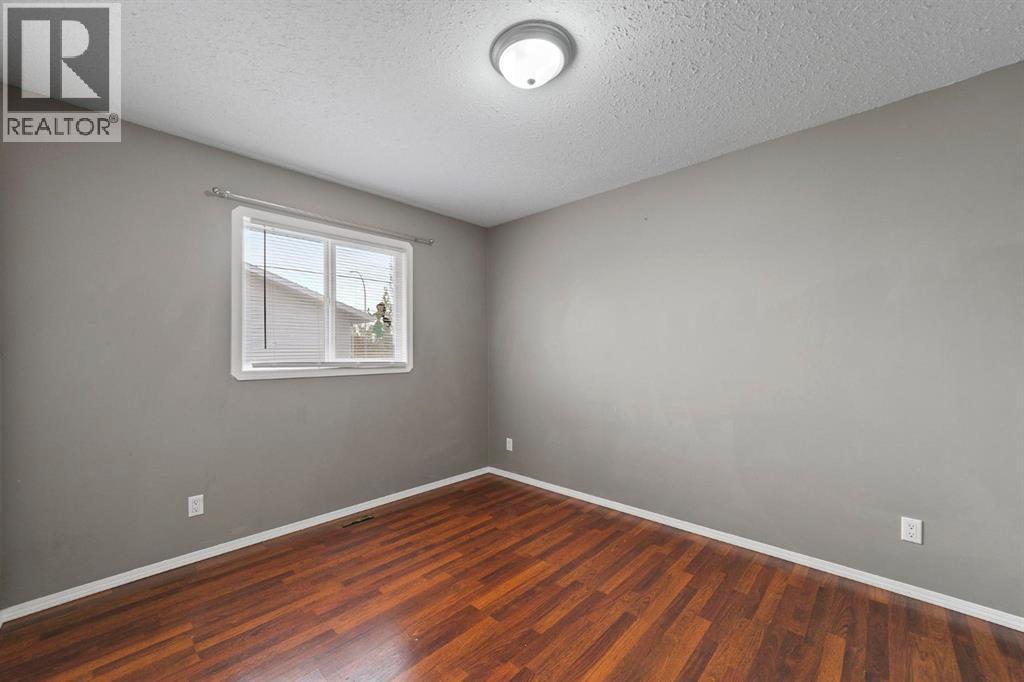 24 Elliott Drive, Camrose, Alberta  T4V 4V6 - Photo 11 - A2263763