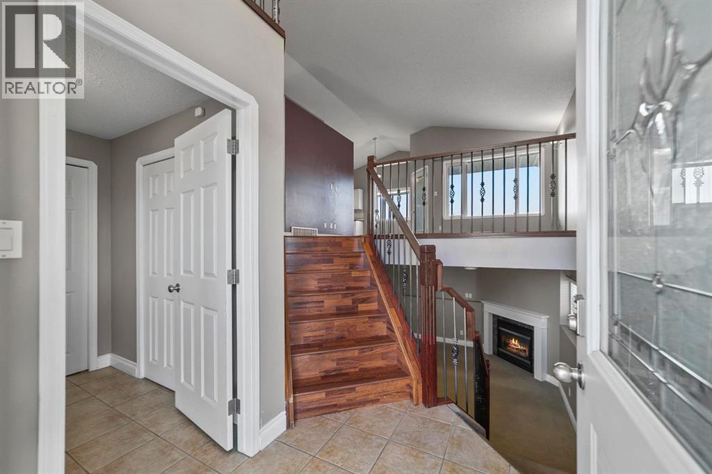 24 Elliott Drive, Camrose, Alberta  T4V 4V6 - Photo 3 - A2263763