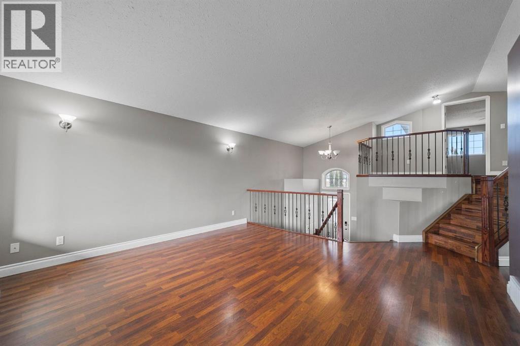 24 Elliott Drive, Camrose, Alberta  T4V 4V6 - Photo 4 - A2263763