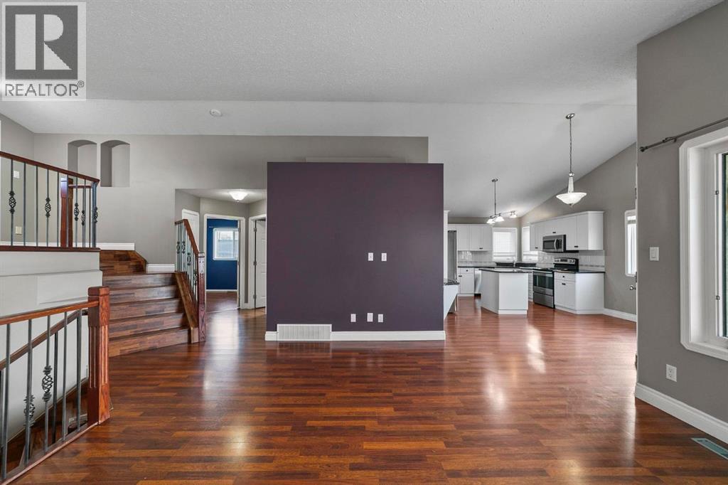 24 Elliott Drive, Camrose, Alberta  T4V 4V6 - Photo 5 - A2263763