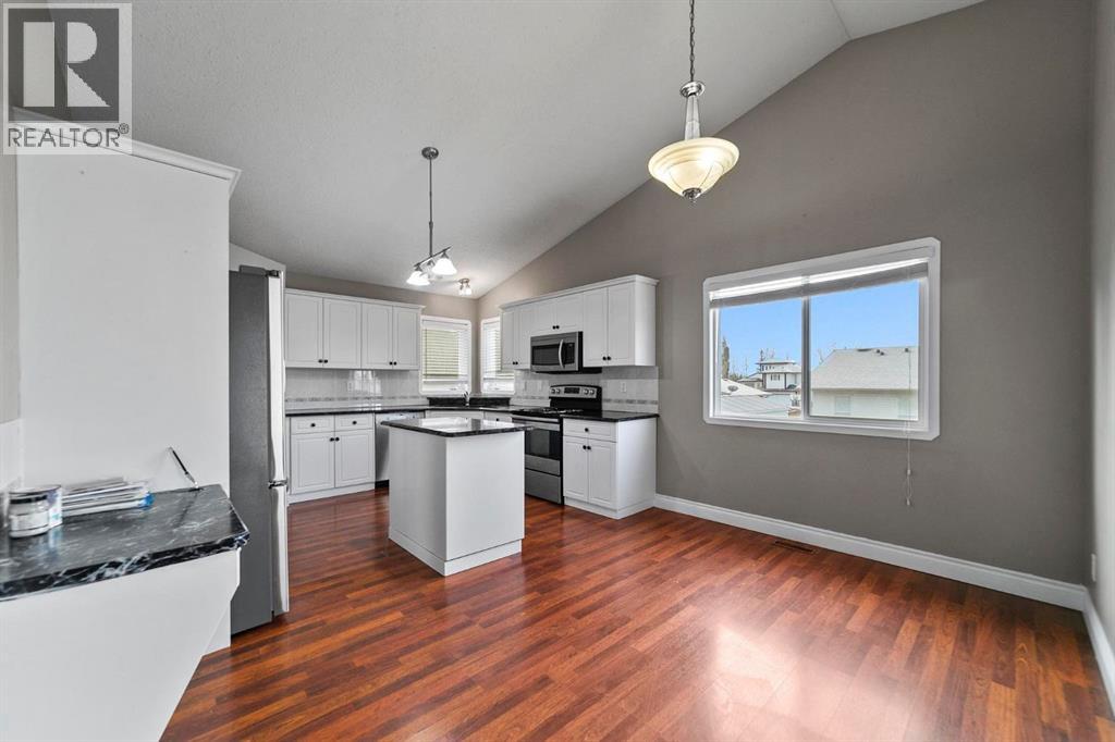 24 Elliott Drive, Camrose, Alberta  T4V 4V6 - Photo 6 - A2263763