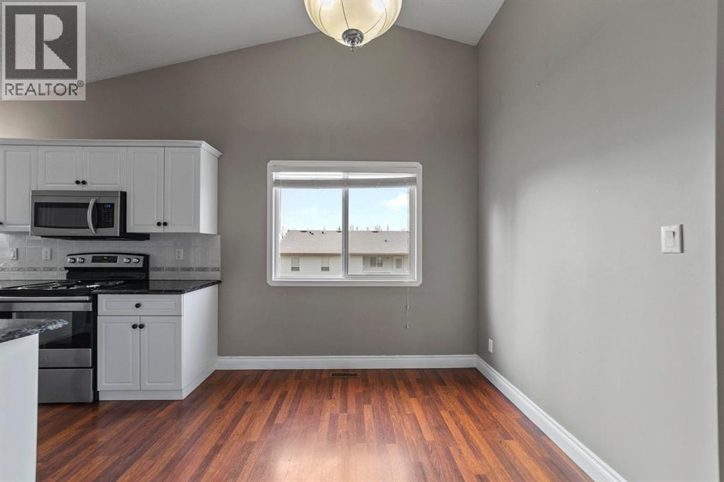 24 Elliott Drive, Camrose, Alberta  T4V 4V6 - Photo 7 - A2263763