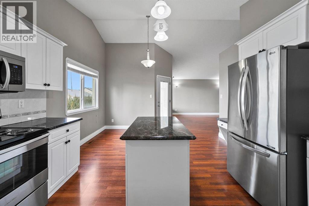 24 Elliott Drive, Camrose, Alberta  T4V 4V6 - Photo 9 - A2263763