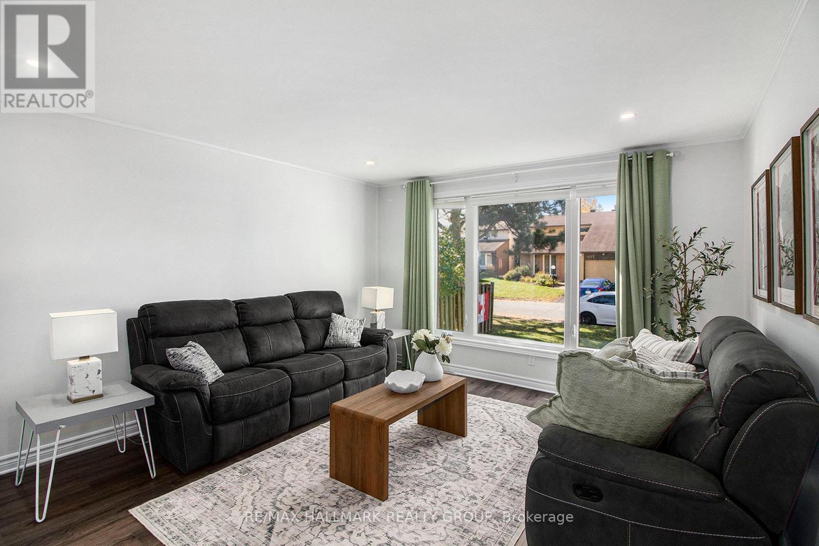 1118 Chateau Crescent, Ottawa, Ontario  K1C 2E1 - Photo 6 - X12464547