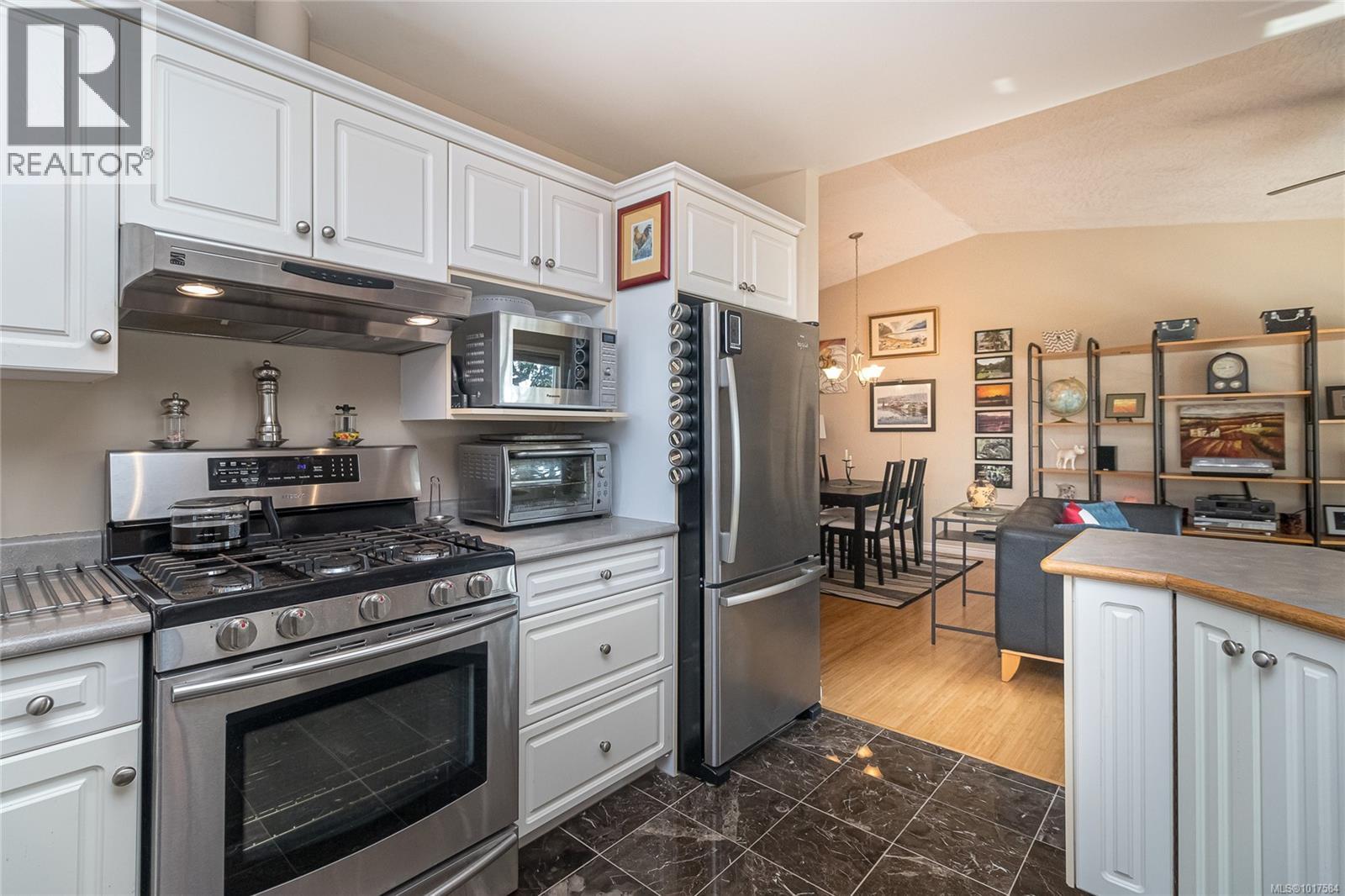 999 Admirals Rd, Esquimalt, British Columbia  V9A 2P1 - Photo 16 - 1017584