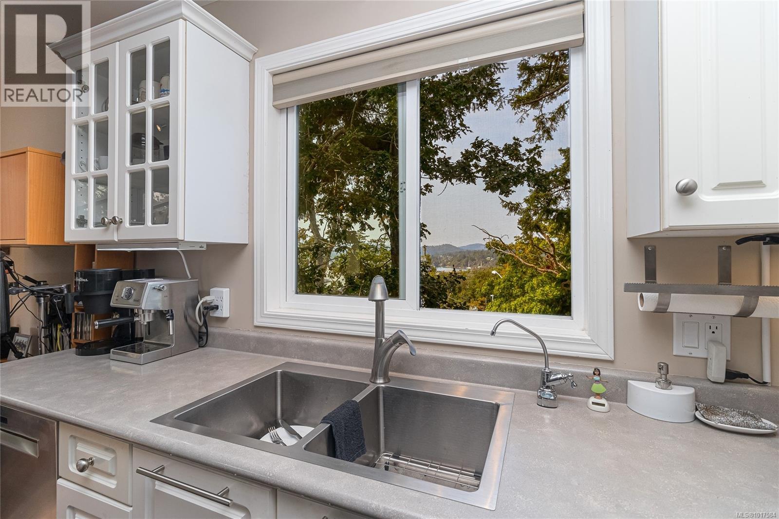 999 Admirals Rd, Esquimalt, British Columbia  V9A 2P1 - Photo 17 - 1017584