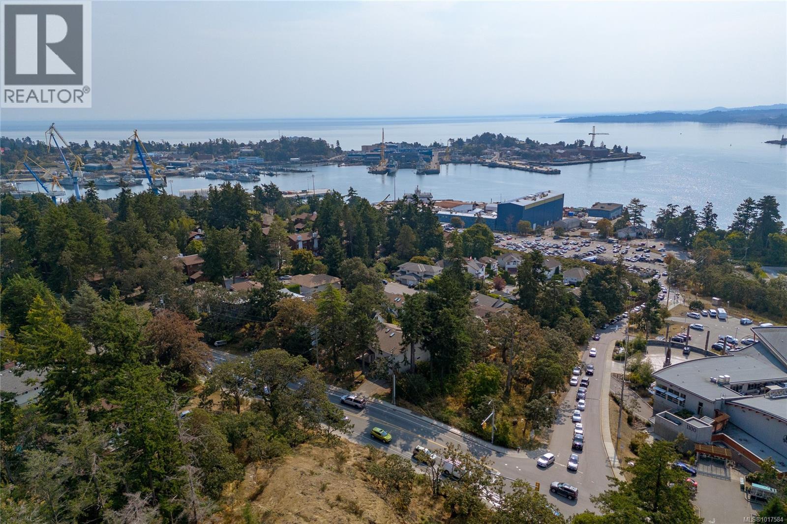 999 Admirals Rd, Esquimalt, British Columbia  V9A 2P1 - Photo 2 - 1017584