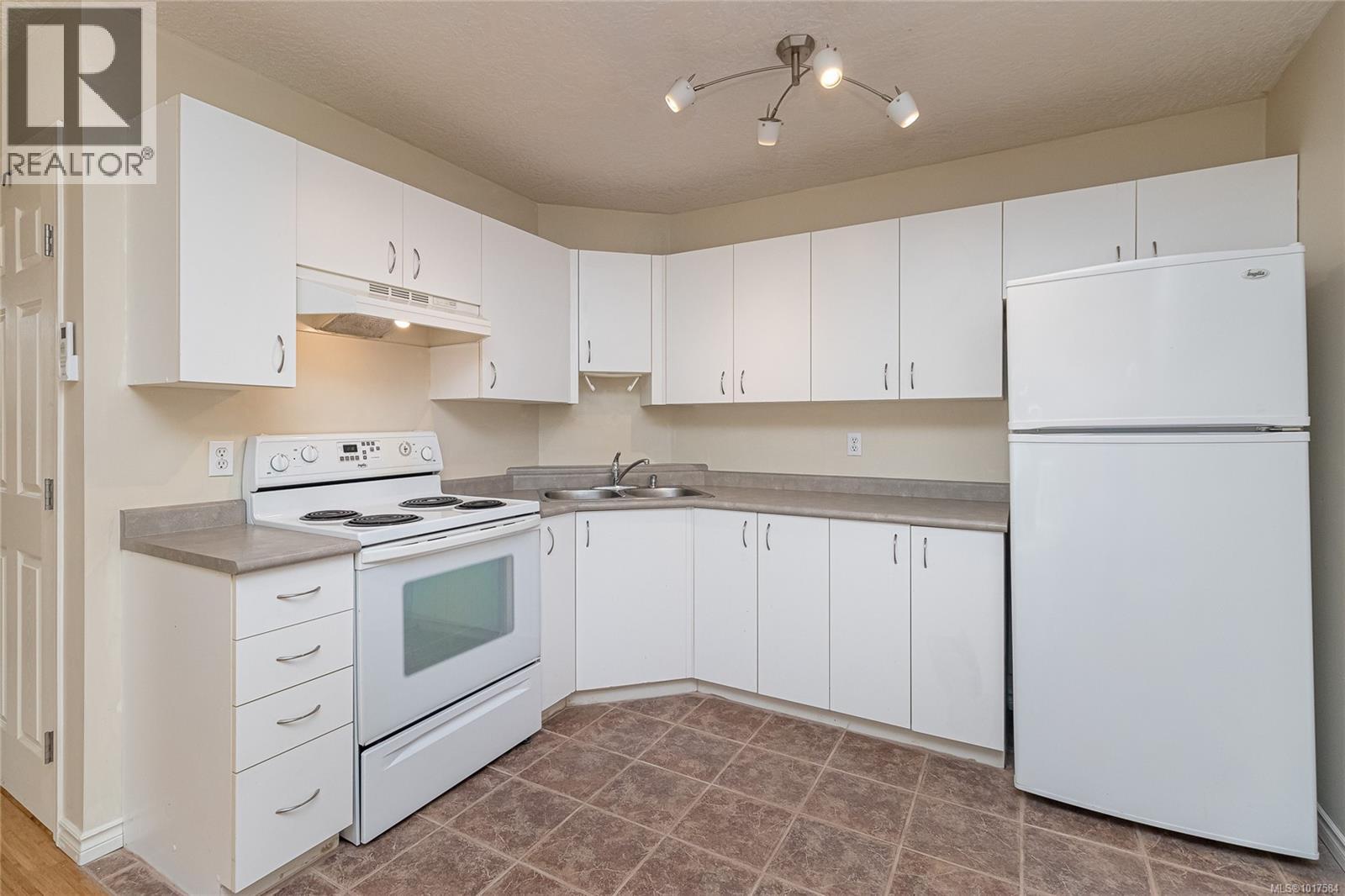 999 Admirals Rd, Esquimalt, British Columbia  V9A 2P1 - Photo 35 - 1017584