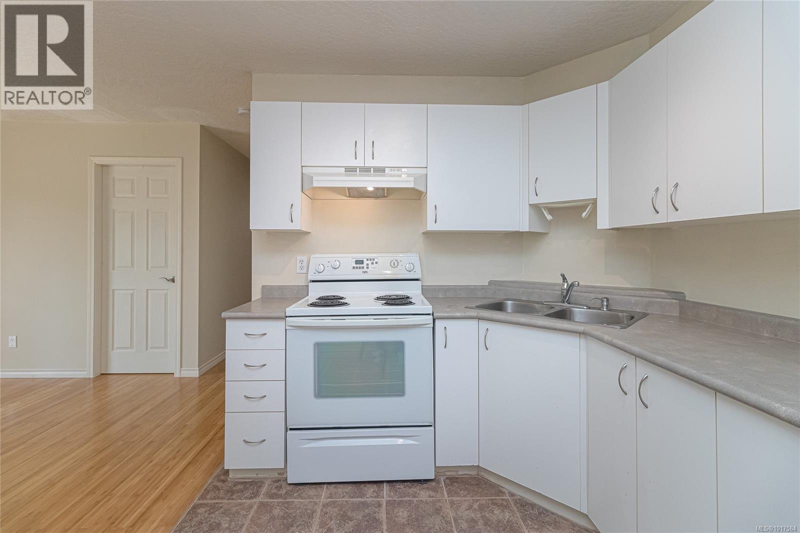 999 Admirals Rd, Esquimalt, British Columbia  V9A 2P1 - Photo 36 - 1017584