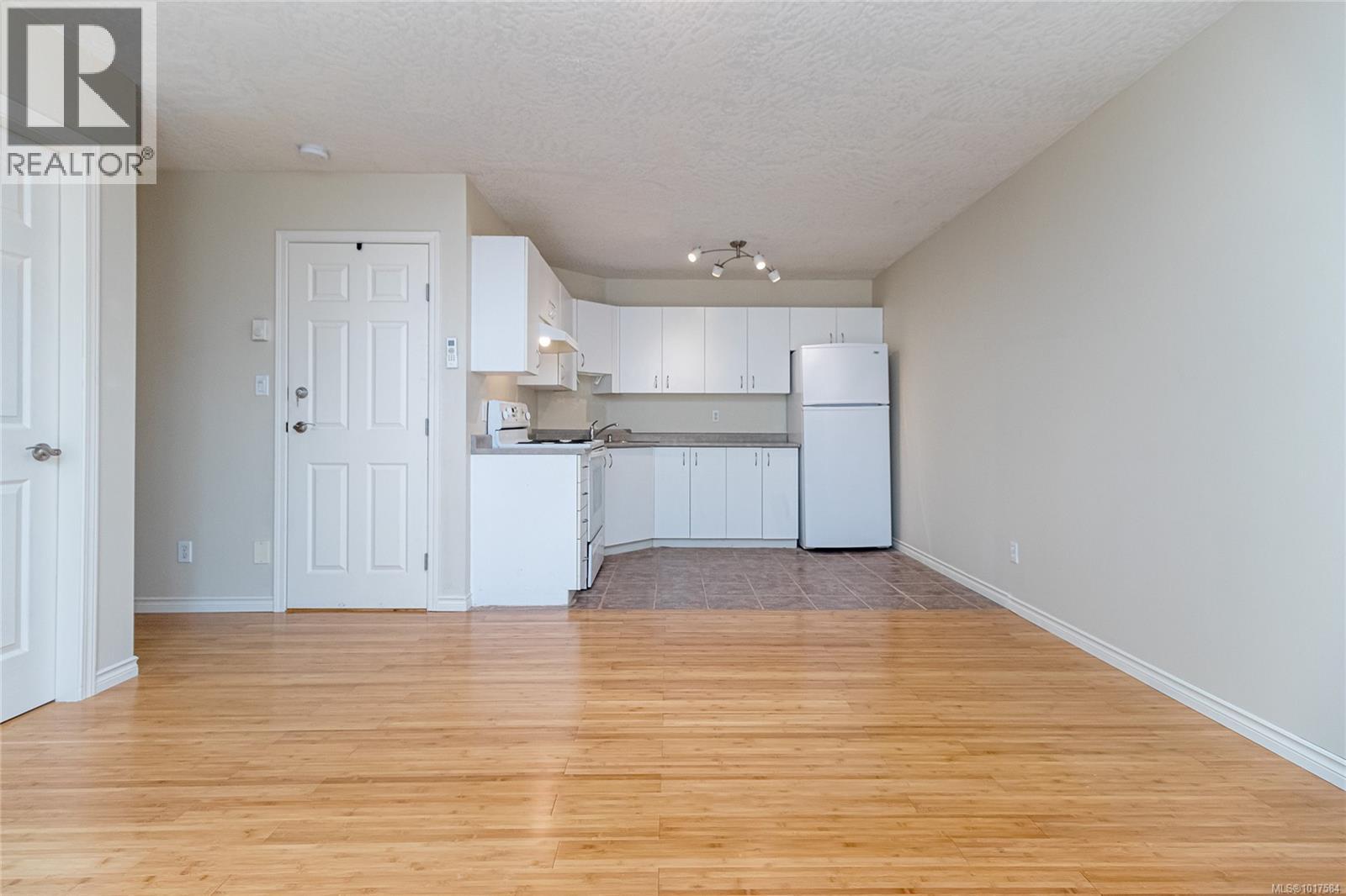 999 Admirals Rd, Esquimalt, British Columbia  V9A 2P1 - Photo 37 - 1017584