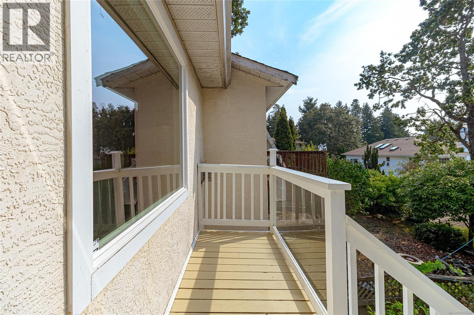 999 Admirals Rd, Esquimalt, British Columbia  V9A 2P1 - Photo 47 - 1017584