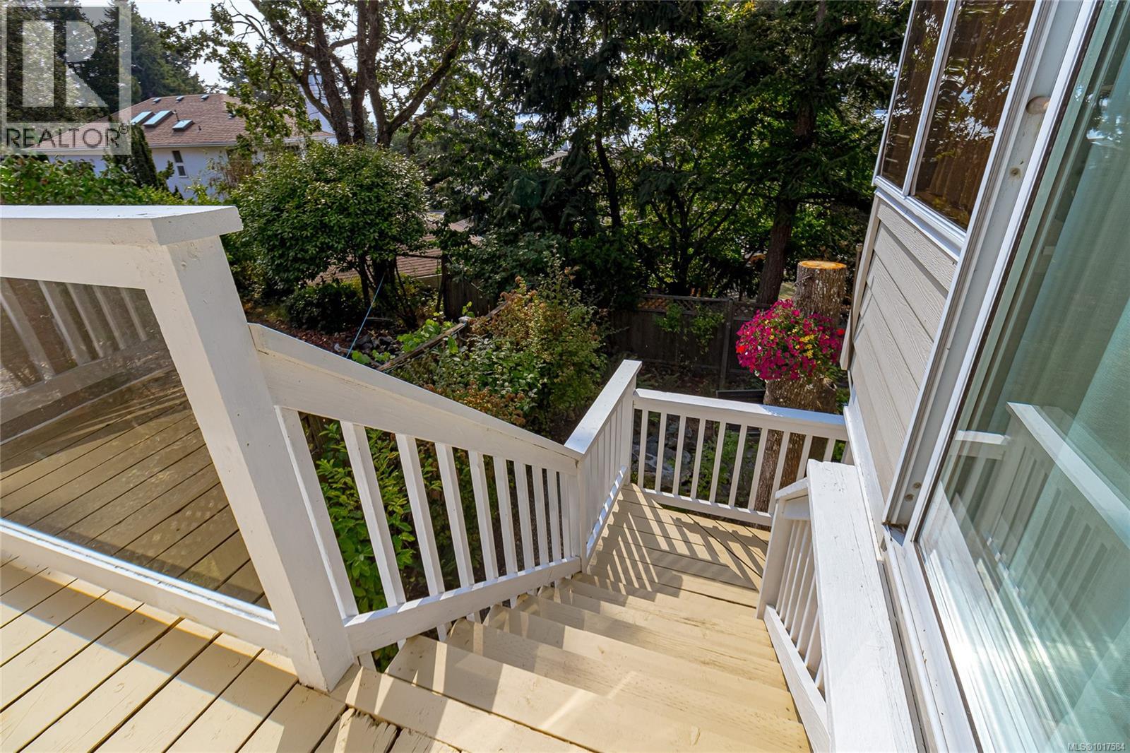 999 Admirals Rd, Esquimalt, British Columbia  V9A 2P1 - Photo 50 - 1017584