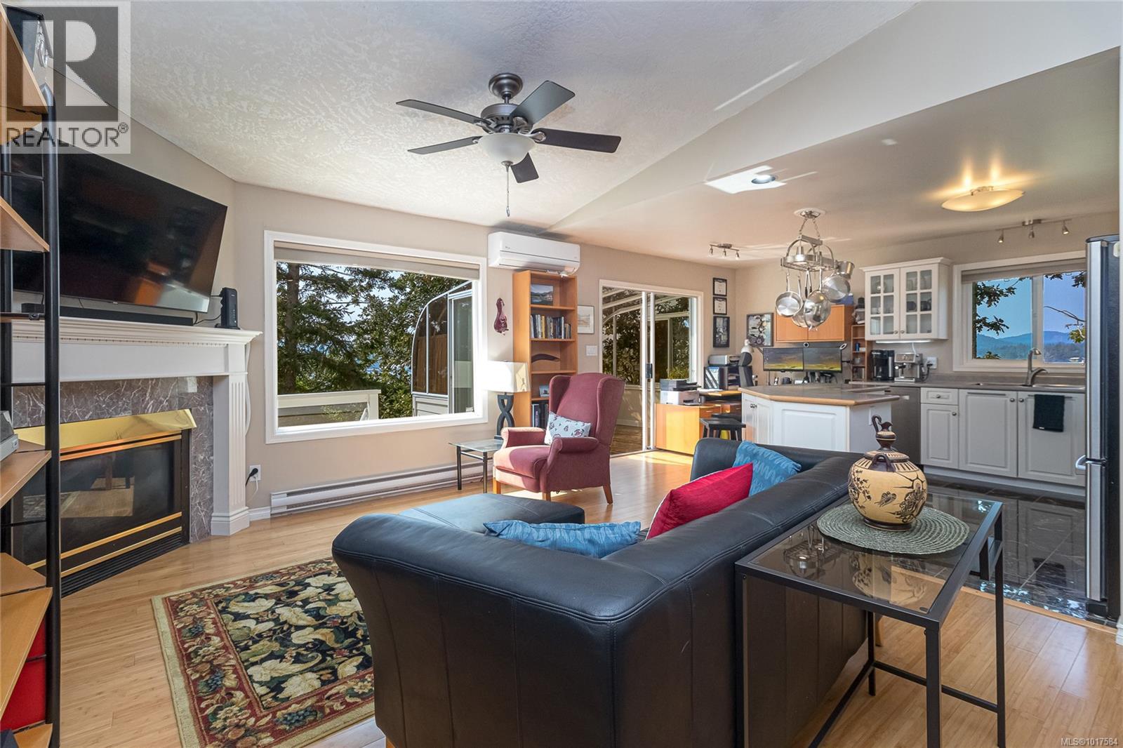 999 Admirals Rd, Esquimalt, British Columbia  V9A 2P1 - Photo 7 - 1017584