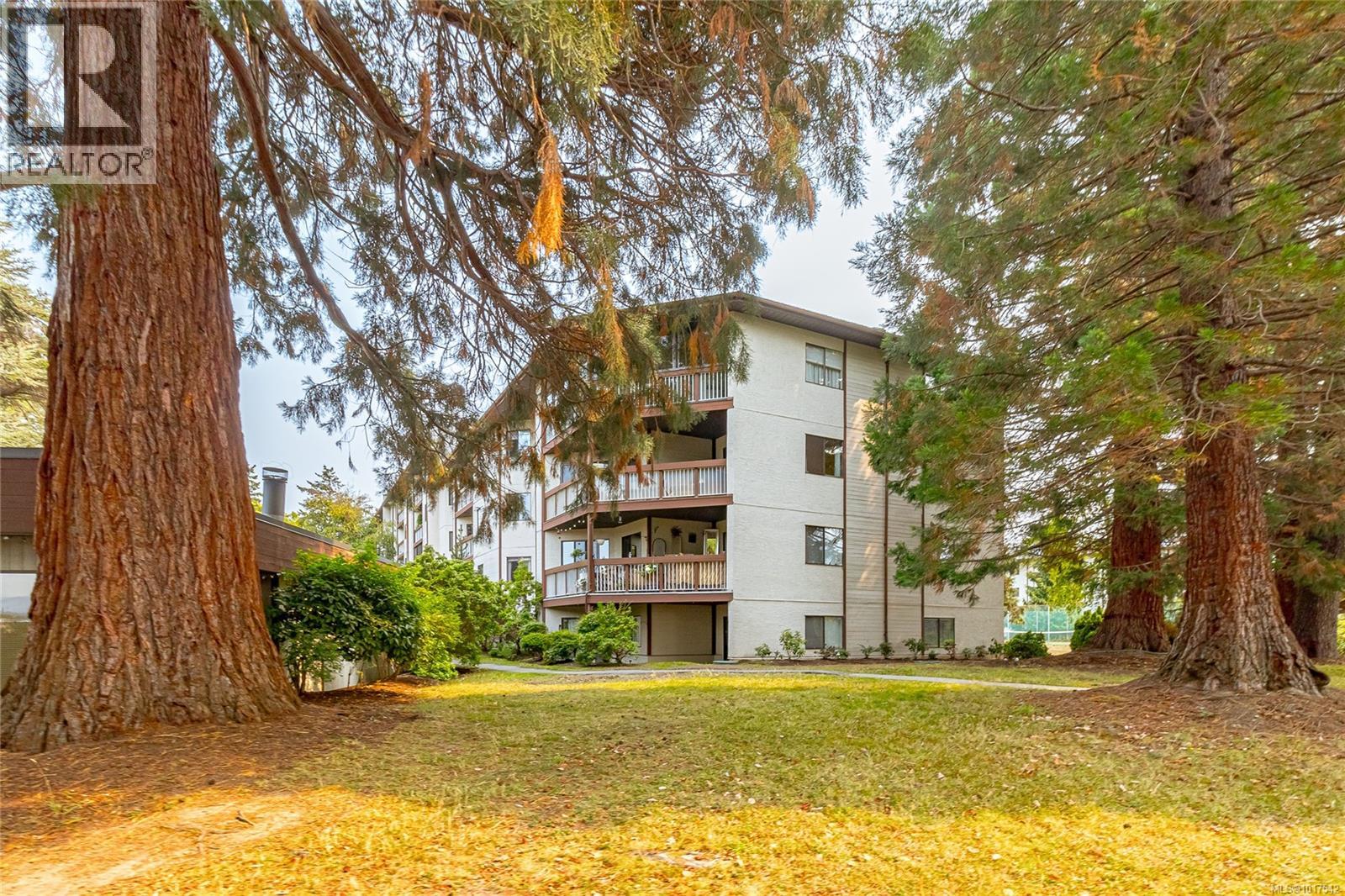 512 75 Gorge Rd W, Saanich, British Columbia