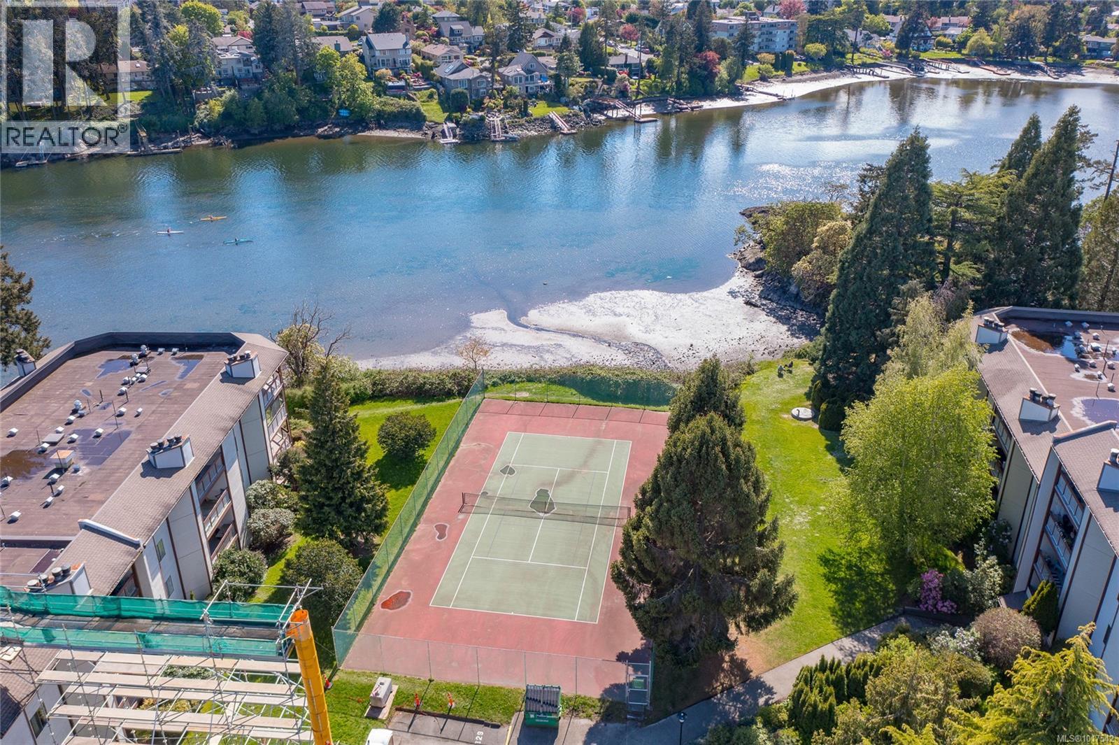 512 75 Gorge Rd W, Saanich, British Columbia V9A 7A9 - Photo 2 - 1017542