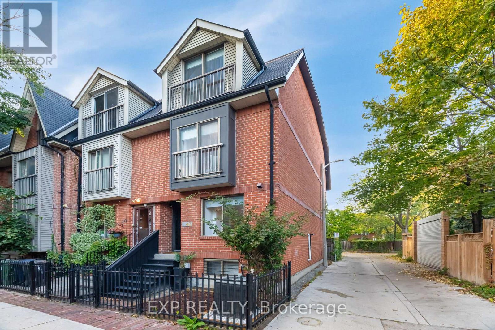 42 WASCANA AVENUE, Toronto, Ontario