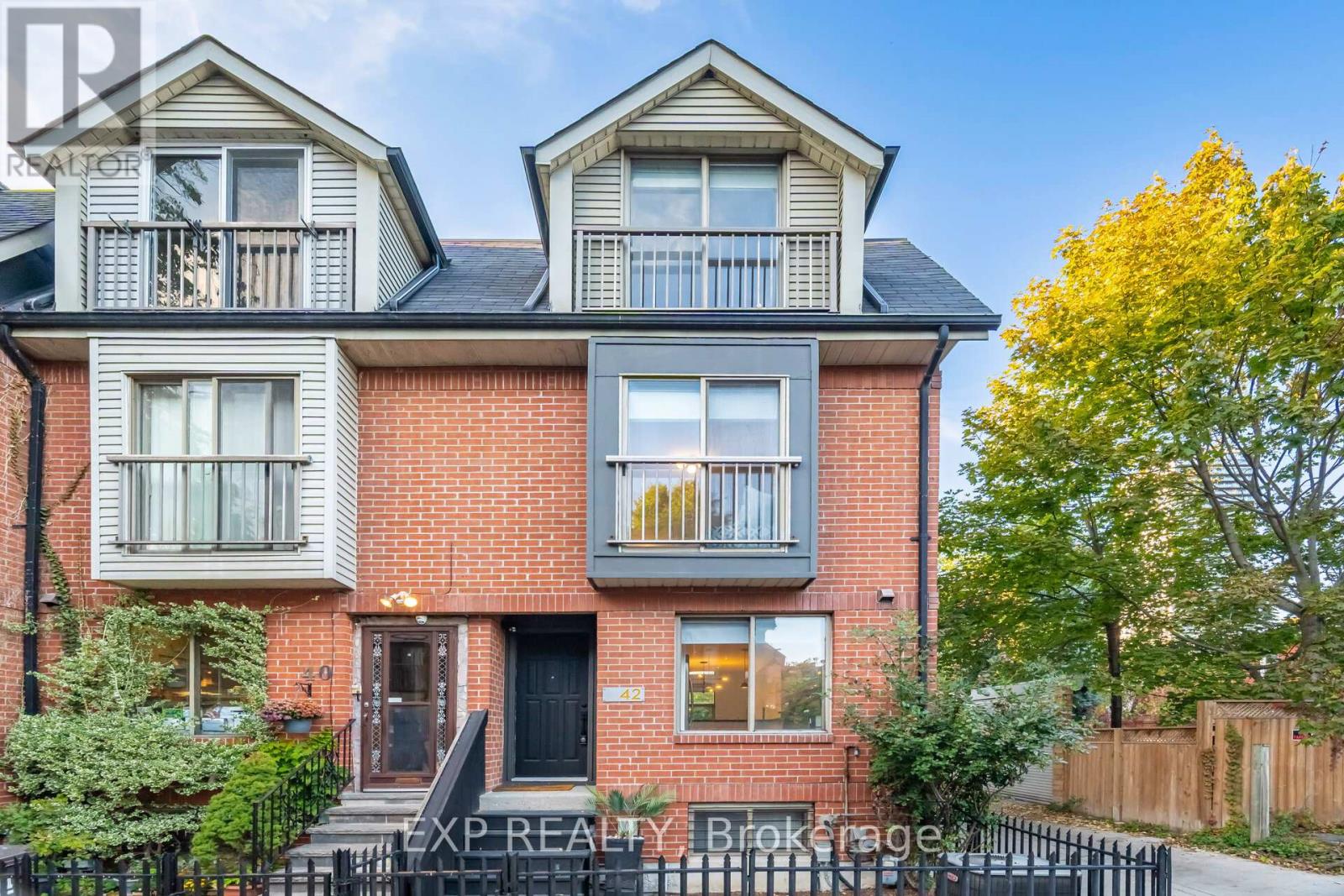 42 Wascana Avenue, Toronto, Ontario  M5A 1V5 - Photo 2 - C12465037