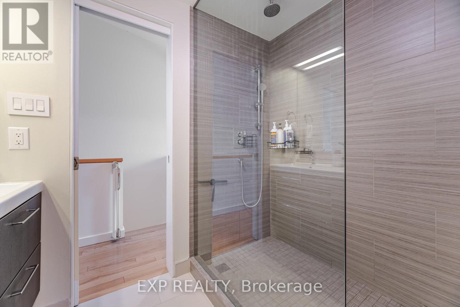 42 Wascana Avenue, Toronto, Ontario  M5A 1V5 - Photo 37 - C12465037