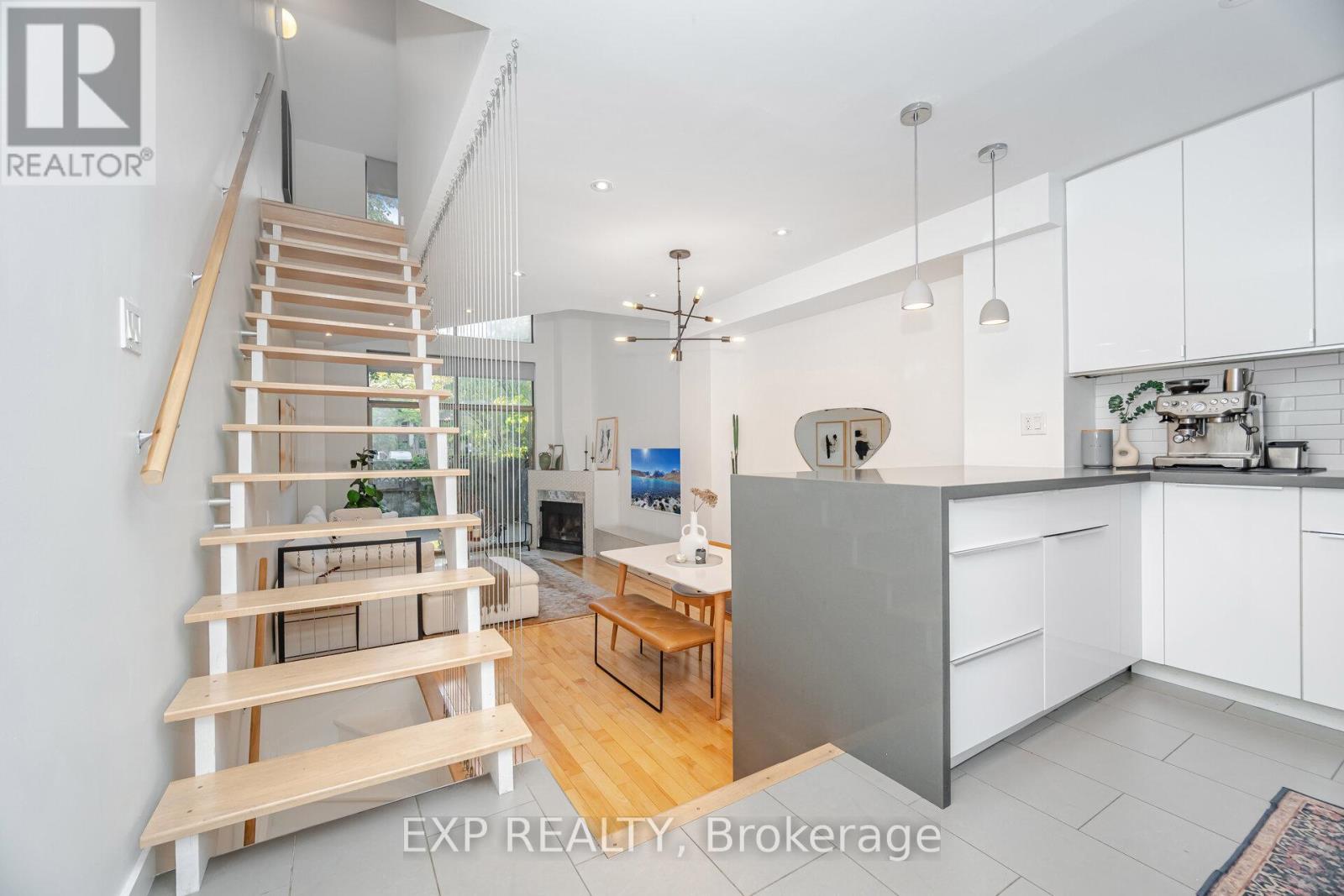 42 Wascana Avenue, Toronto, Ontario  M5A 1V5 - Photo 4 - C12465037