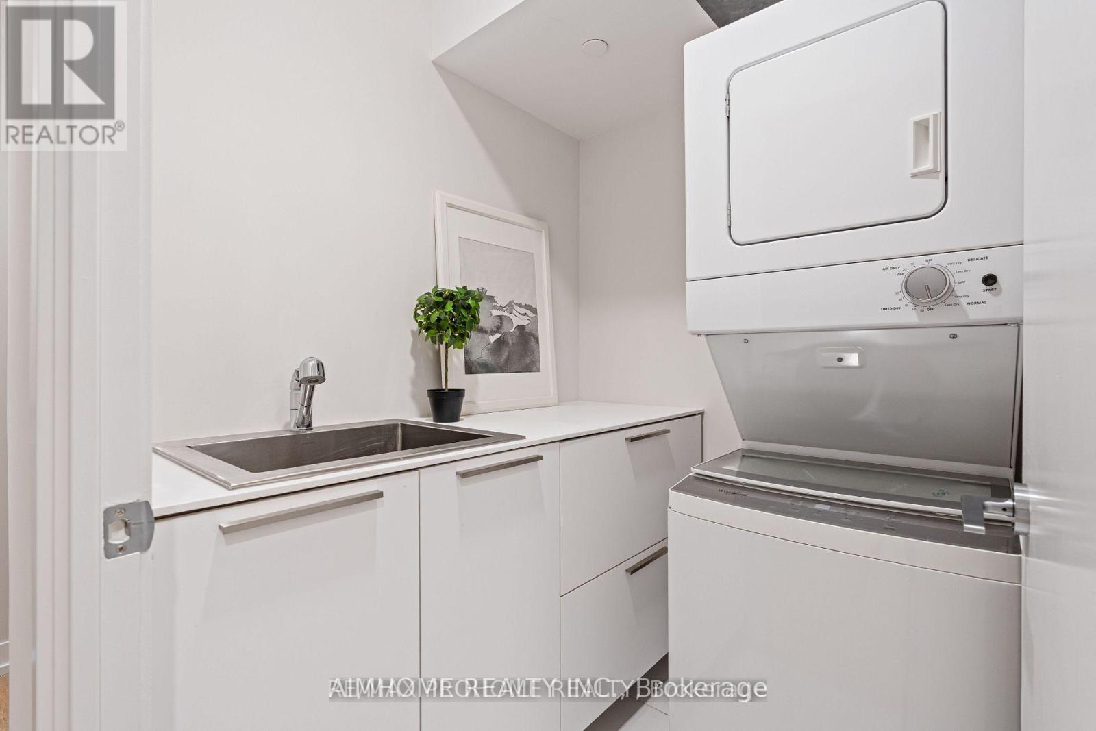 87 Wood St S Th01 Street S, Toronto, Ontario  M4Y 0E8 - Photo 15 - C12465083
