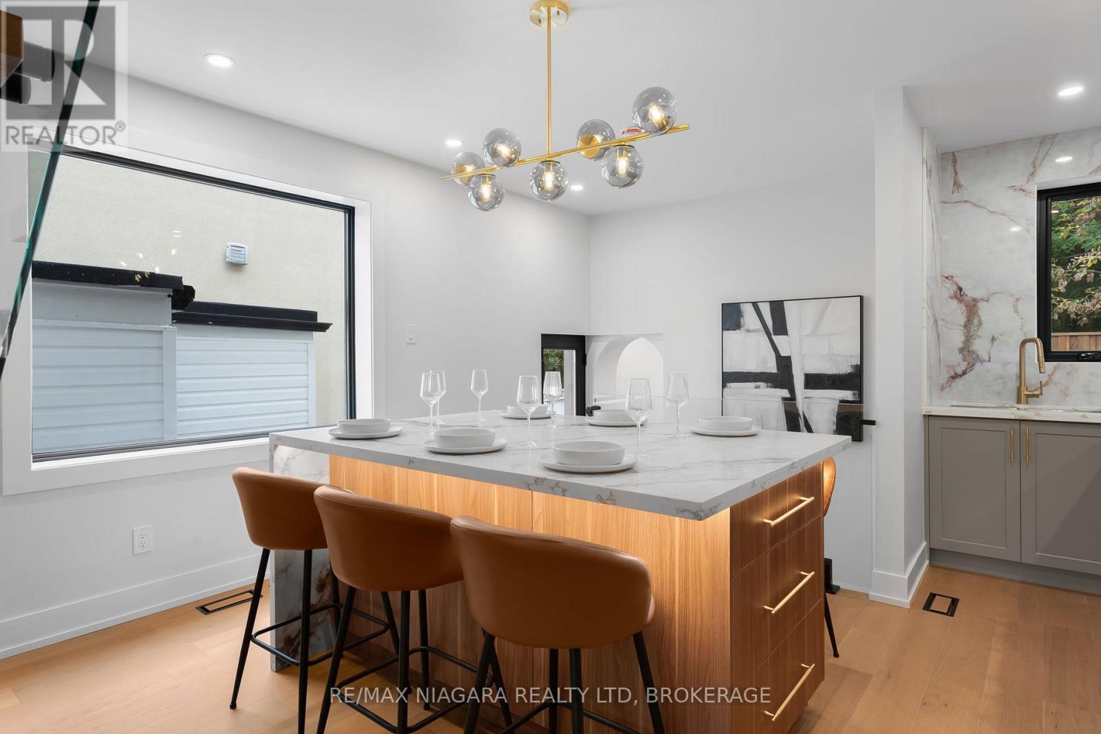 853 Sammon Avenue, Toronto, Ontario  M4C 2E9 - Photo 11 - E12465001